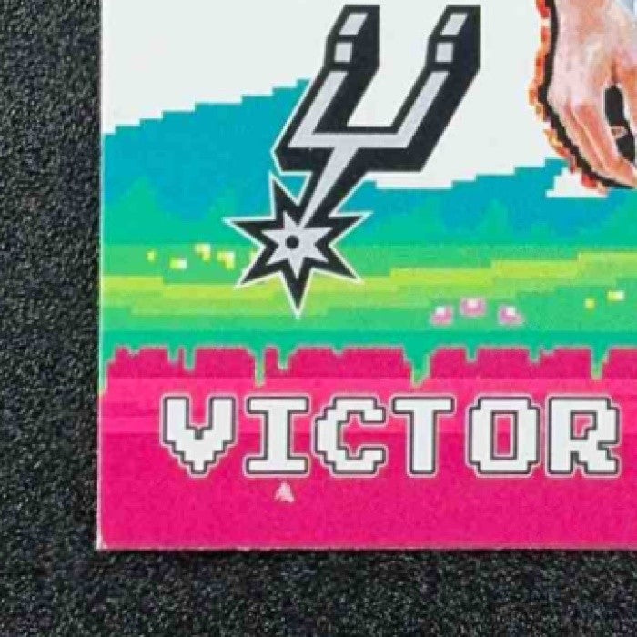 VICTOR WEMBANYAMA 2025-26 TOPPS #8B-4 8-BIT BALLERS SPURS