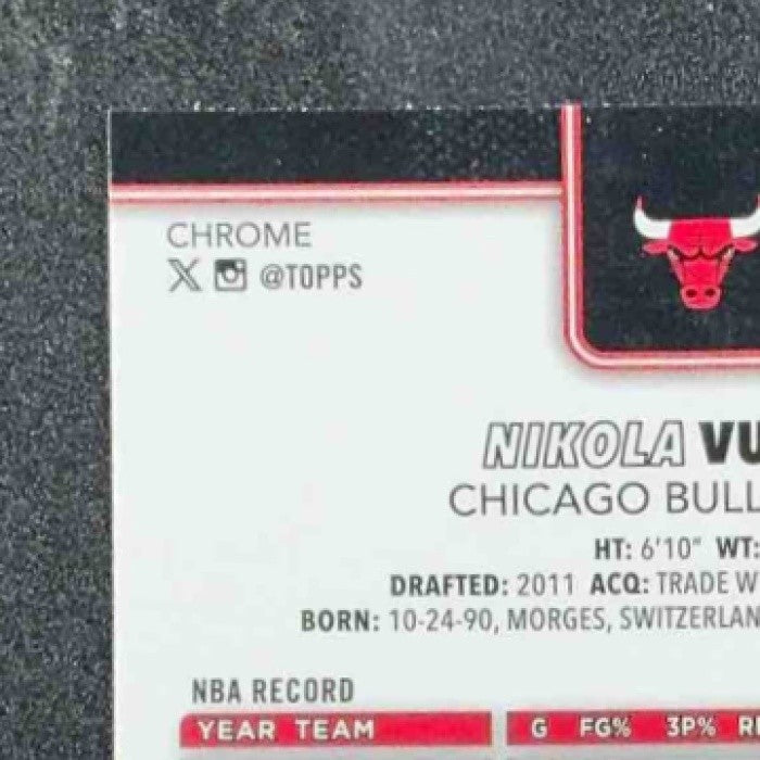 NIKOLA VUCEVIC 2025-26 TOPPS CHROME #24 RED, WHITE & BLUE REFRACTOR BULLS