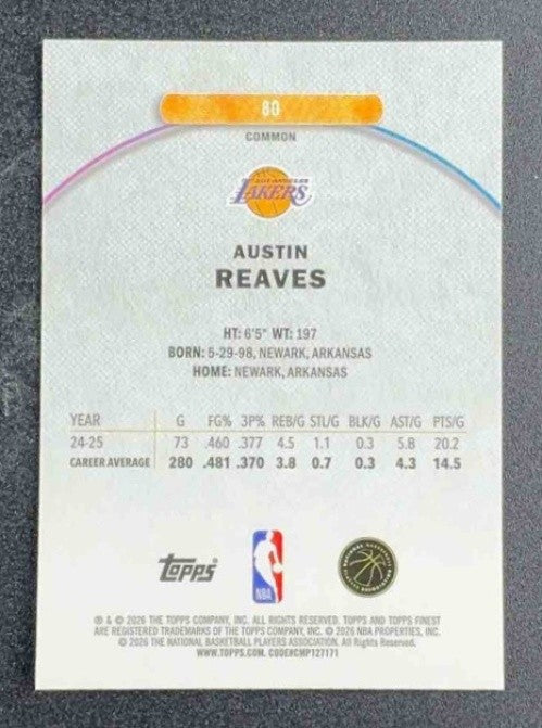 AUSTIN REAVES 2025-26 TOPPS FINEST #80 COMMON OIL SPILL REFRACTOR LAKERS