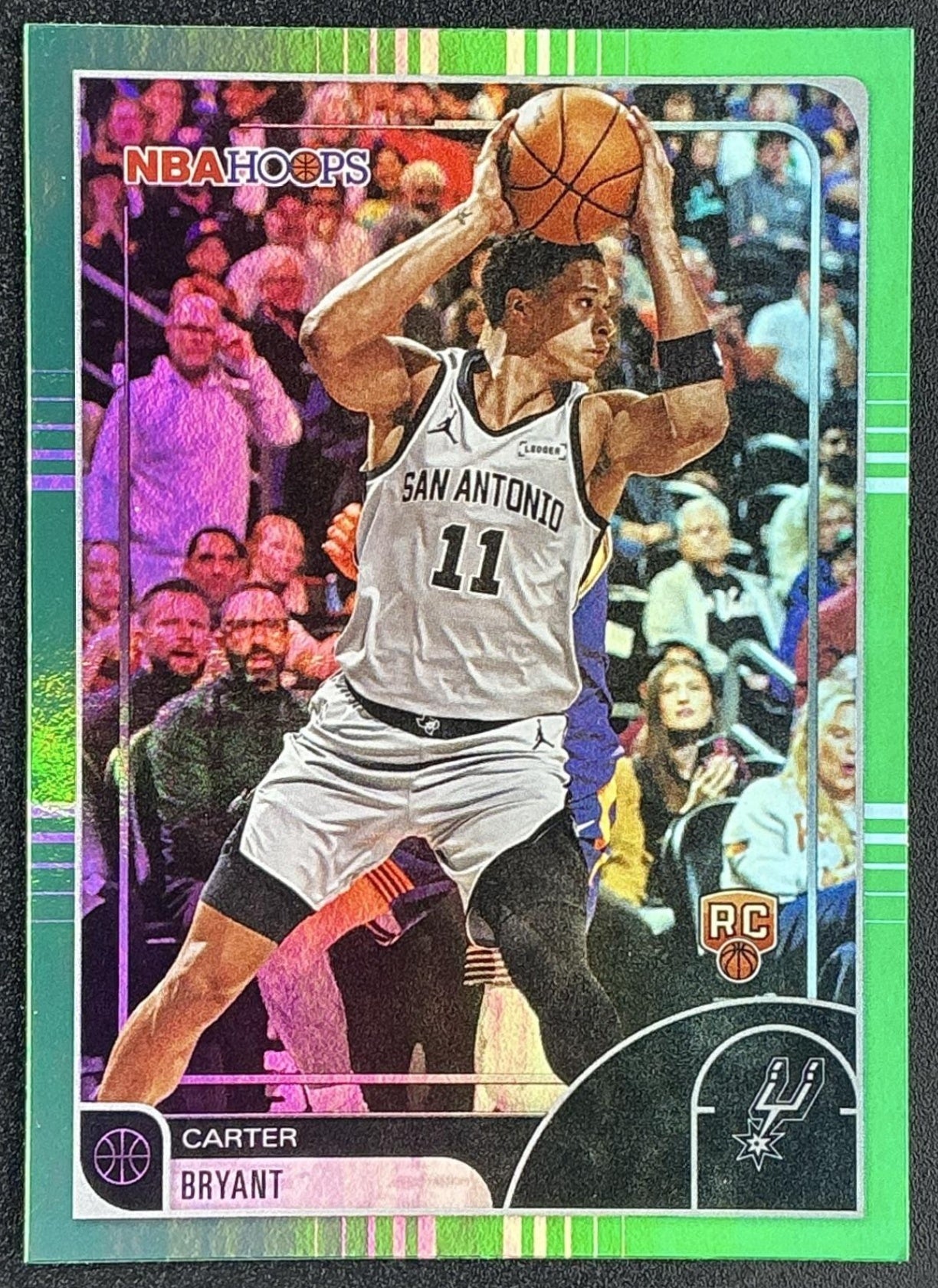 CARTER BRYANT 2025-26 TOPPS HOOPS #181 GREEN RC SPURS