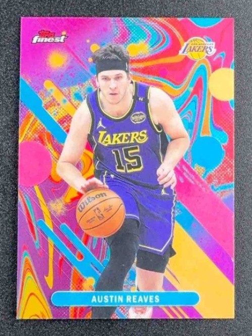 AUSTIN REAVES 2025-26 TOPPS FINEST #80 COMMON OIL SPILL REFRACTOR LAKERS