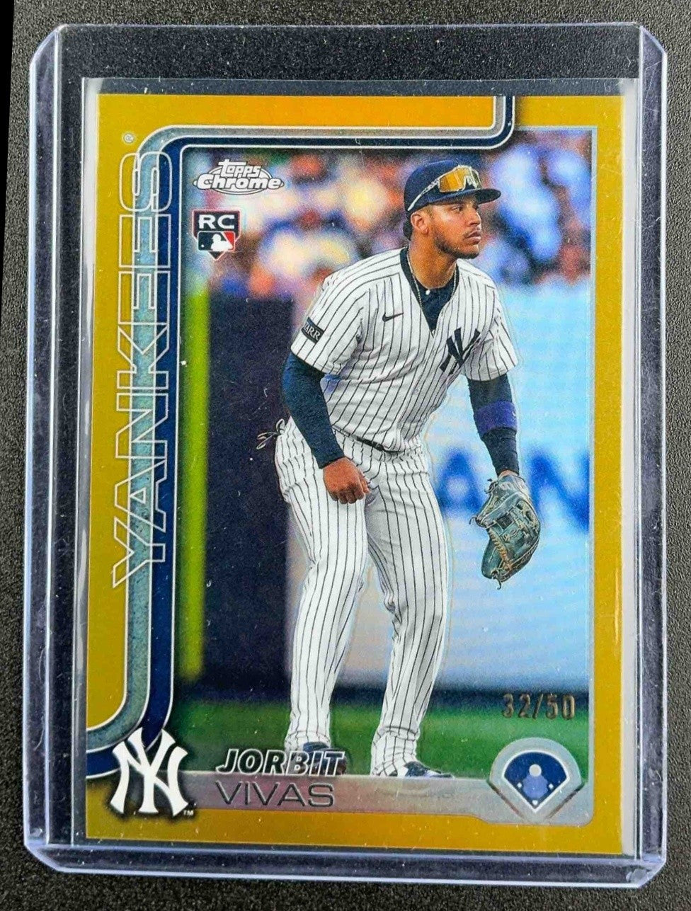 JORBIT VIVAS 2025 TOPPS CHROME UPDATE #USC113 GOLD REFRACTOR 32/50 RC YANKEES