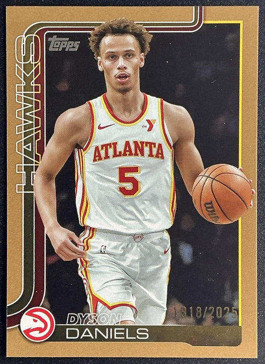 DYSON DANIELS 2025-26 TOPPS #64 GOLD 1918/2025 HAWKS