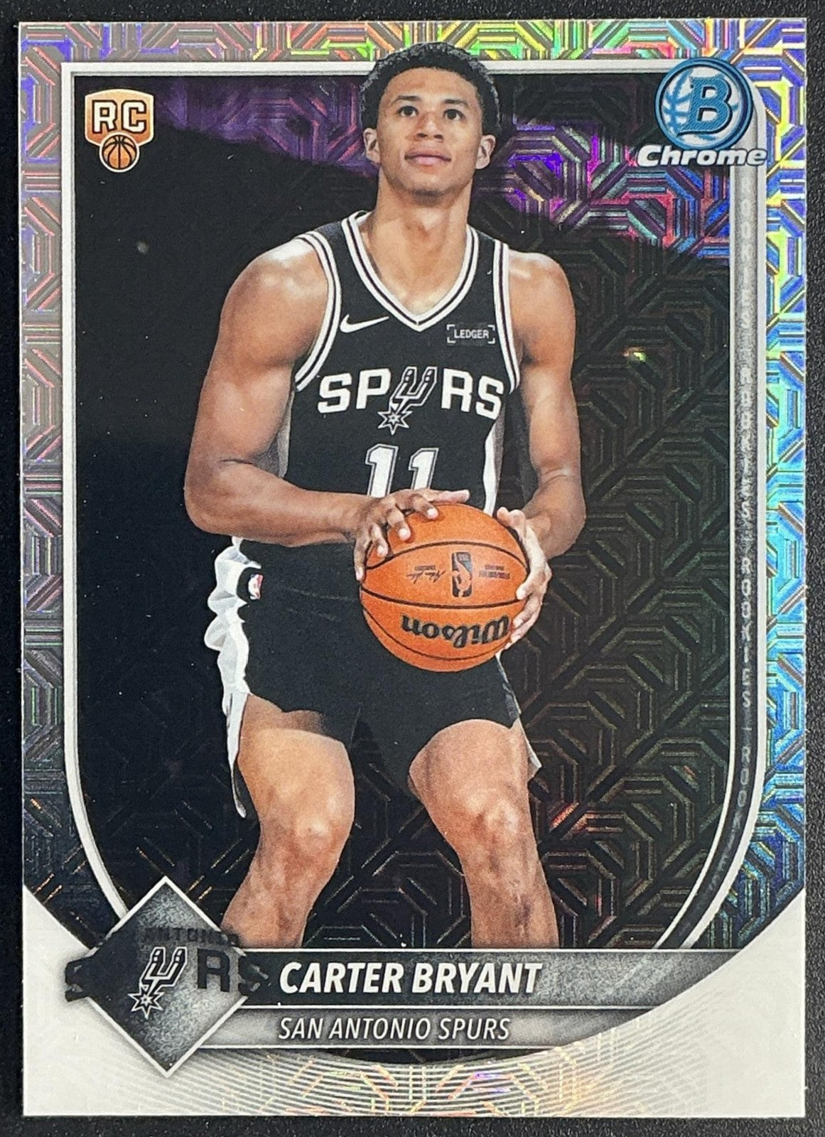 CARTER BRYANT 2025-26 BOWMAN #BCV-14 CHROME MOJO REFRACTOR RC SPURS