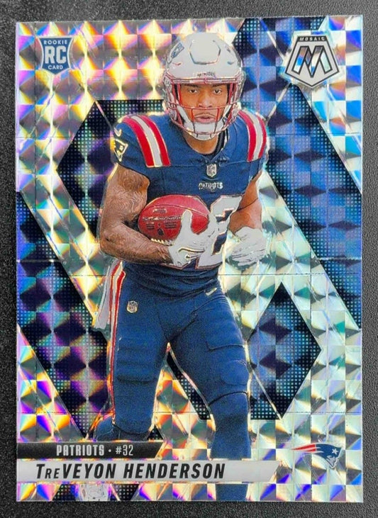 TREVEYON HENDERSON 2025 PANINI MOSAIC #325 ROOKIES MOSAIC PRIZM RC PATRIOTS