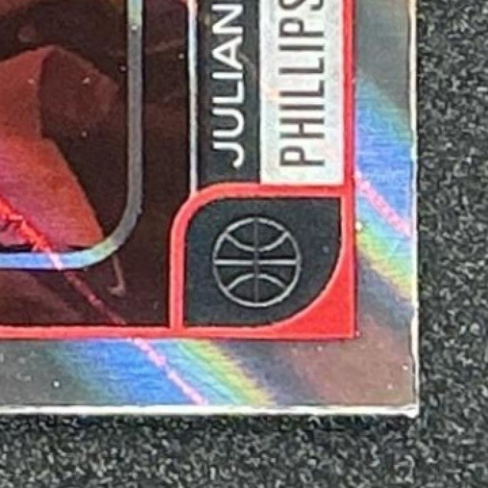 JULIAN PHILLIPS 2025-26 TOPPS HOOPS #155 LIGHT BURST BULLS