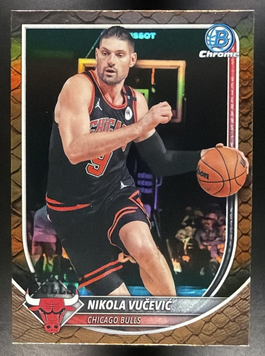 NIKOLA VUCEVIC 2025-26 BOWMAN #BCV-157 CHROME REPTILIAN REFRACTOR BULLS